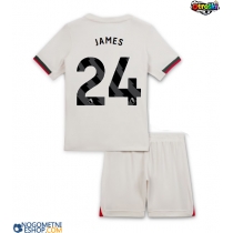 Otroški Nogometni dresi Chelsea Reece James #24 Gostujoči 2025-26 Kratek Rokav (+ Kratke hlače)